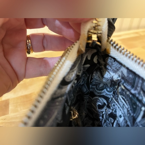 Anna Nova Crossbody - Picture 8 of 10